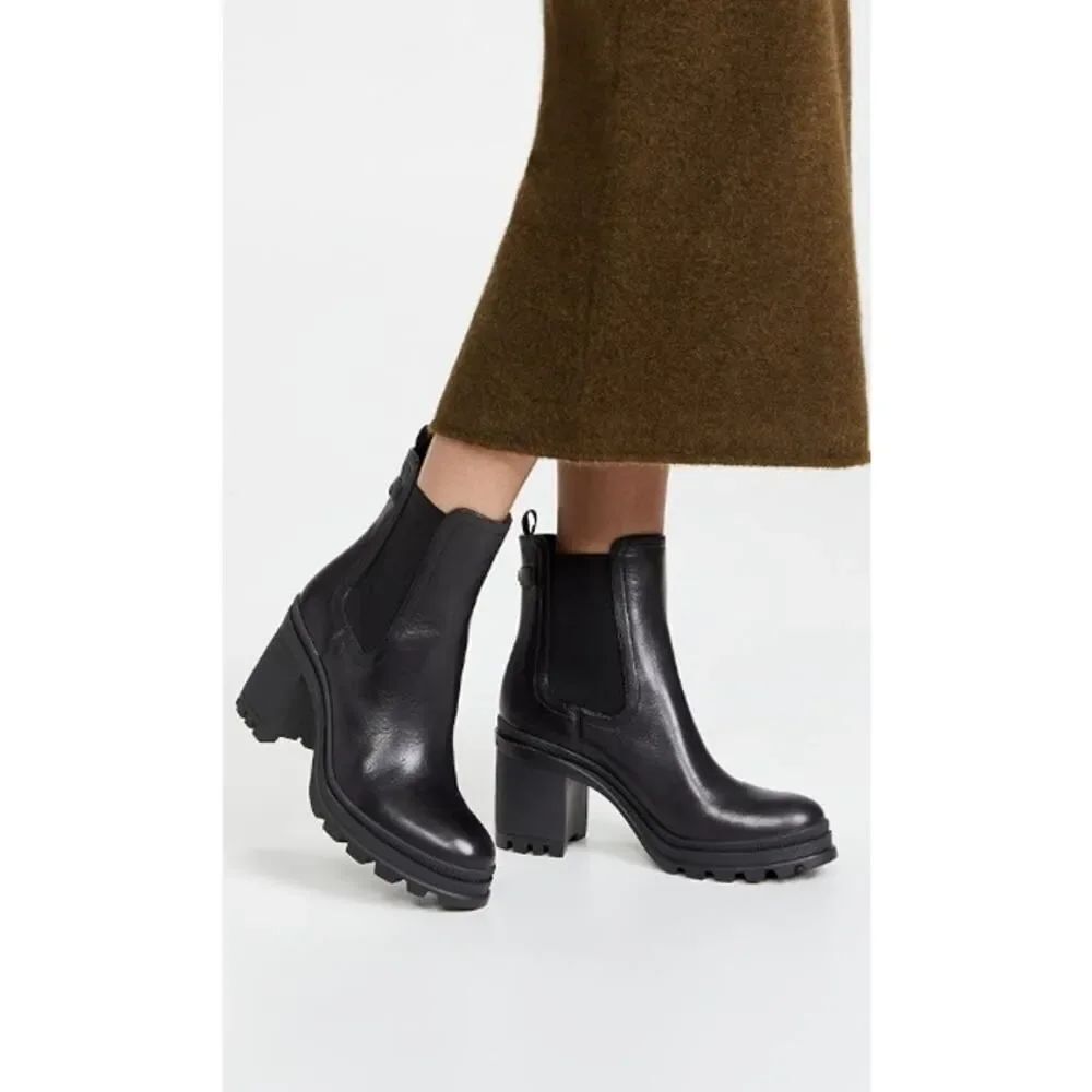 Nearly New! Veronica Beard Winnie Water Resistant Chelsea Boots in Black Sz. 9.5